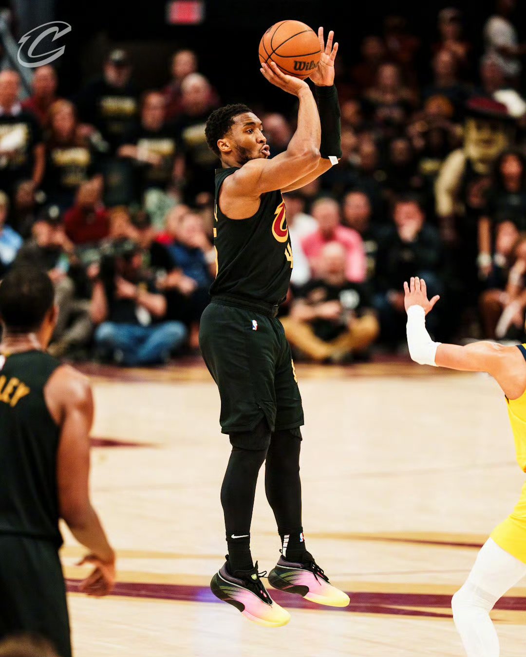 转折点圣安东尼奥马刺队长鼓劲，NBA季后赛冲刺阶段攻防权衡，管理层满意，年轻球员得到机会的简单介绍